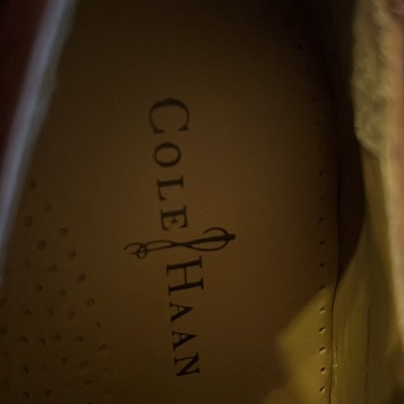 Leather Cole Haan, size 8,5 light brown shoes.Brand new.Stylish dressy oxfords. - Picture 4 of 6